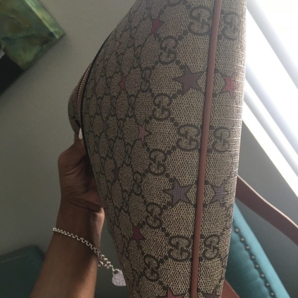 Authentic GUCCI Messenger Stars Monogram Coated Gg Supreme Canvas Crossbody Bag. - Picture 6 of 15